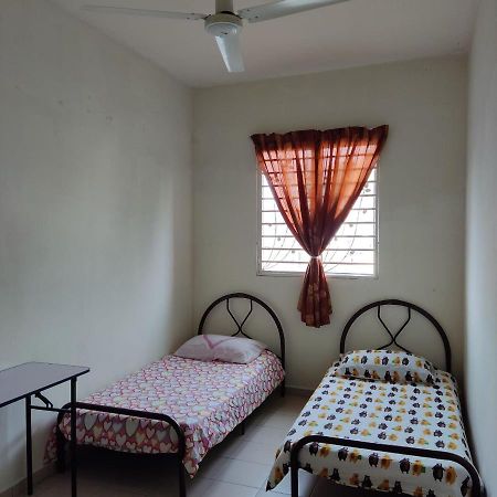 Homestay Nilai Luaran gambar