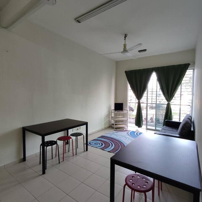 Homestay Nilai Luaran gambar